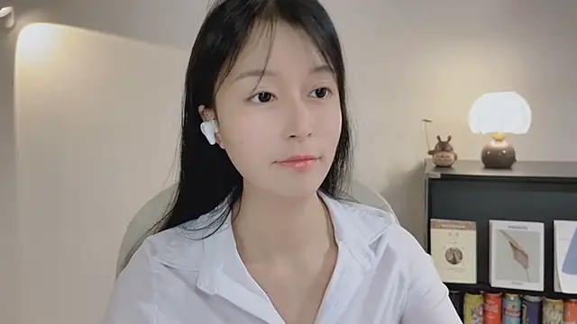 Snapshot of Onechestnut chatting on 04/24/26, 05:10 Onechestnut online show from 04/24/26, 05:10