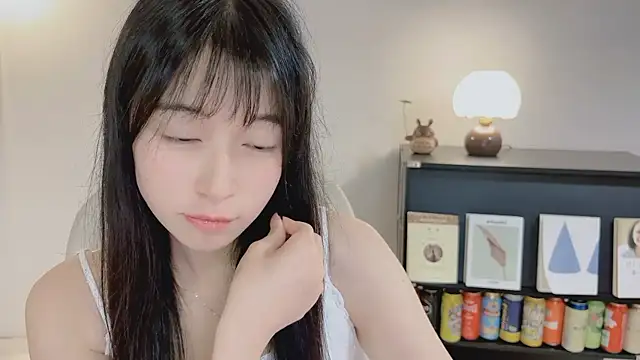 Snapshot of Onechestnut chatting on 05/10/26, 05:34 Onechestnut online show from 05/10/26, 05:34