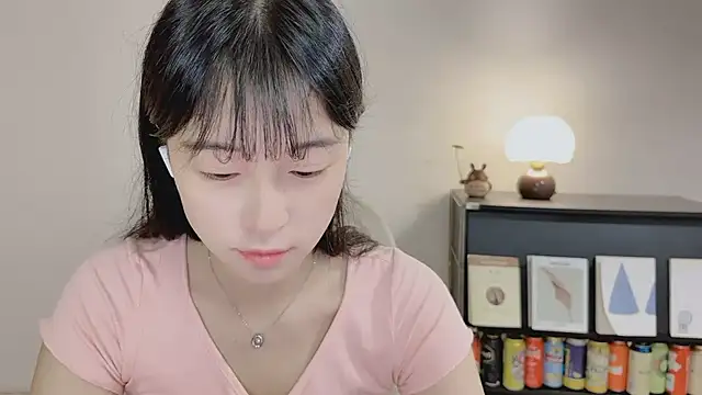 Snapshot of Onechestnut chatting on 05/19/26, 03:57 Onechestnut online show from 05/19/26, 03:57