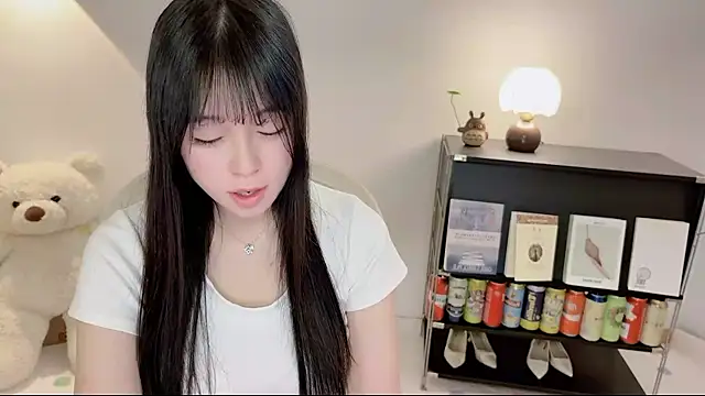 Snapshot of Onechestnut chatting on 06/17/26, 03:42 Onechestnut online show from 06/17/26, 03:42