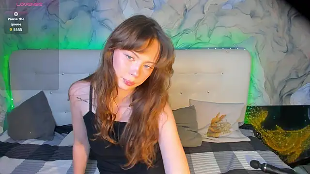 Snapshot of LolaMeddisson chatting on 12/19/25, 09:11 LolaMeddisson online show from 12/19/25, 09:11