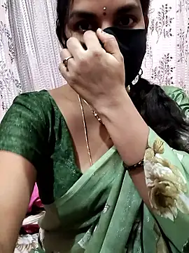 Snapshot of Lalitha-1995 chatting on 01/11/26, 04:12 Lalitha-1995 online show from 01/11/26, 04:12