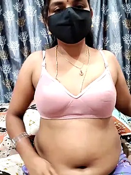 Snapshot of Lalitha-1995 chatting on 02/12/26, 06:14 Lalitha-1995 online show from 02/12/26, 06:14