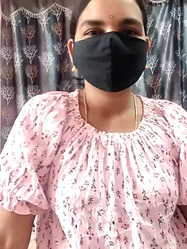 Snapshot of Lalitha-1995 chatting on 02/16/26, 04:52 Lalitha-1995 online show from 02/16/26, 04:52