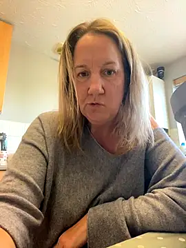 Snapshot of X-Victoria-X chatting on 10/04/25, 03:54 X-Victoria-X online show from 10/04/25, 03:54