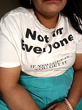 Snapshot of Heart-Kavya chatting on 12/14/25, 03:01 Heart-Kavya online show from 12/14/25, 03:01