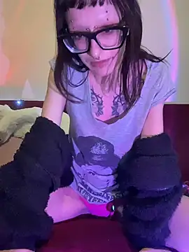 Snapshot of severingratty chatting on 03/06/26, 12:01 severingratty online show from 03/06/26, 12:01