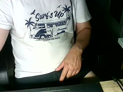 Snapshot of zee06 chatting on 05/22/26, 09:31 zee06 online show from 05/22/26, 09:31