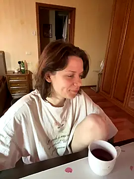 Snapshot of enchanting_chloe chatting on 11/04/25, 07:40 enchanting chloe online show from 11/04/25, 07:40