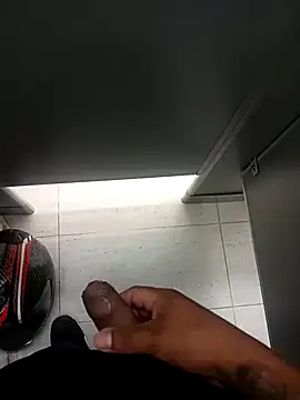 Snapshot of Oscariin96 chatting on 02/19/26, 07:10 Oscariin96 online show from 02/19/26, 07:10