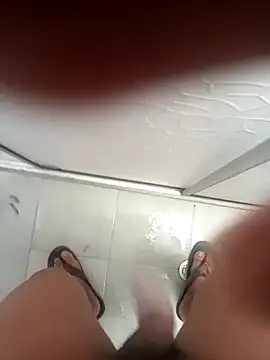 Snapshot of Oscariin96 chatting on 03/06/26, 02:13 Oscariin96 online show from 03/06/26, 02:13