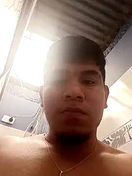 Snapshot of Oscariin96 chatting on 03/20/26, 12:21 Oscariin96 online show from 03/20/26, 12:21