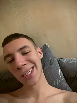 Snapshot of nicolai770 chatting on 11/17/25, 01:50 nicolai770 online show from 11/17/25, 01:50