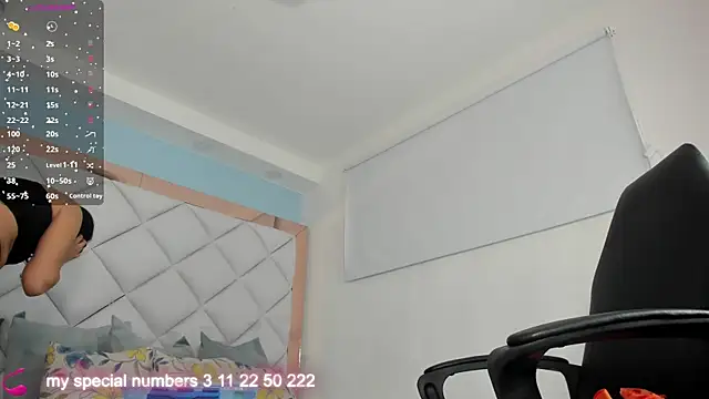 Snapshot of molly_gomezz chatting on 10/25/25, 01:51 molly gomezz online show from 10/25/25, 01:51