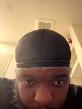 Snapshot of sneakdalink chatting on 11/18/25, 05:39 sneakdalink online show from 11/18/25, 05:39