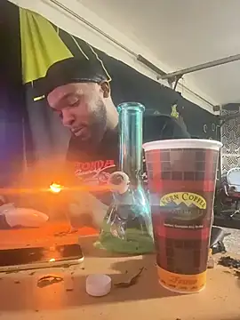 Snapshot of sneakdalink chatting on 03/23/26, 12:47 sneakdalink online show from 03/23/26, 12:47