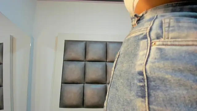 Mia lopez   online show from 09/18/25, 12:29