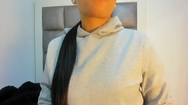 Mia lopez   online show from 10/17/25, 11:57