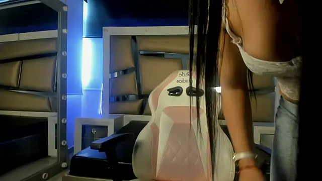 Mia lopez   online show from 12/02/25, 01:05