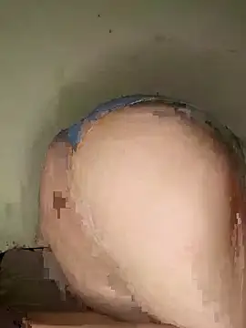 Snapshot of yaraa49 chatting on 10/14/25, 05:08 yaraa49 online show from 10/14/25, 05:08