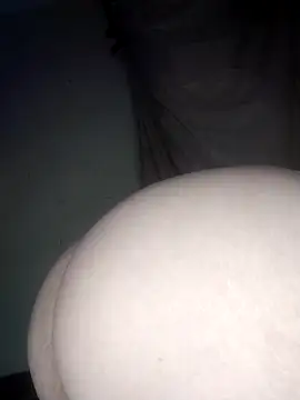 Snapshot of yaraa49 chatting on 12/21/25, 12:29 yaraa49 online show from 12/21/25, 12:29