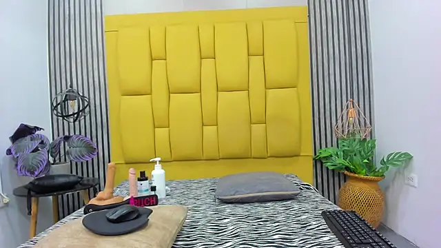 bryonycutee online show from 10/28/25, 12:19