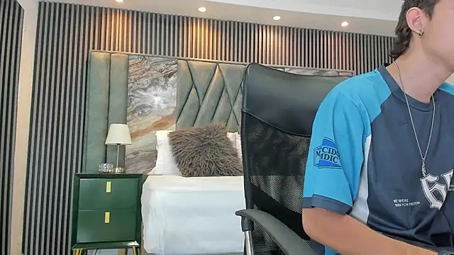 Michael blue online show from 10/01/25, 02:12