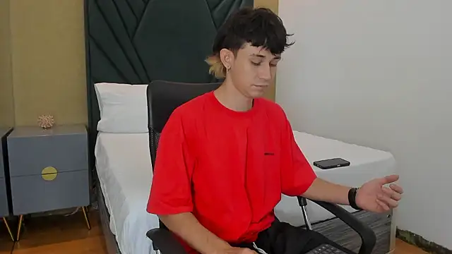 Snapshot of Michael_blue chatting on 01/16/26, 01:15 Michael blue online show from 01/16/26, 01:15