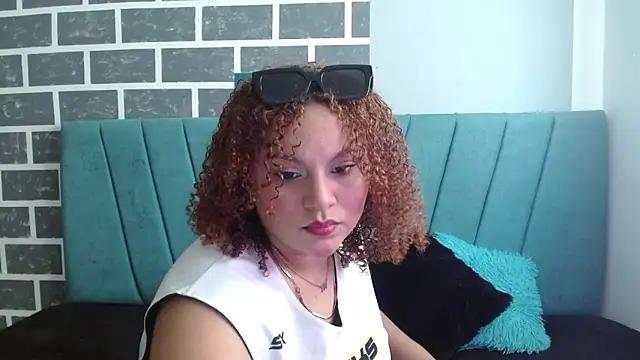 Snapshot of Yera_carey chatting on 10/15/25, 05:35 Yera carey online show from 10/15/25, 05:35