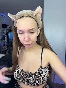 Snapshot of AlysonHuxley_ chatting on 02/18/26, 04:08 AlysonHuxley online show from 02/18/26, 04:08