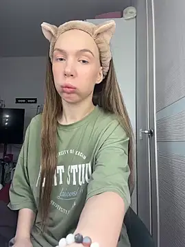 Snapshot of AlysonHuxley_ chatting on 02/23/26, 01:58 AlysonHuxley online show from 02/23/26, 01:58