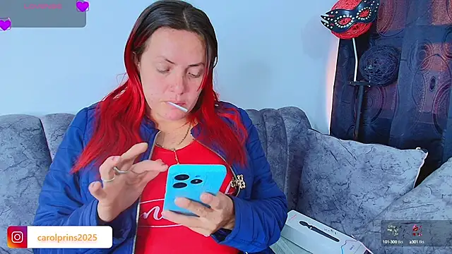 Snapshot of carolinhe_ chatting on 09/30/25, 08:03 carolinhe online show from 09/30/25, 08:03