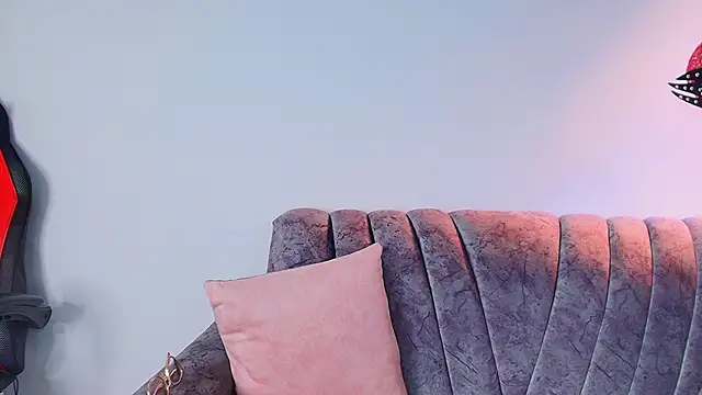 Snapshot of carolinhe_ chatting on 10/02/25, 08:16 carolinhe online show from 10/02/25, 08:16