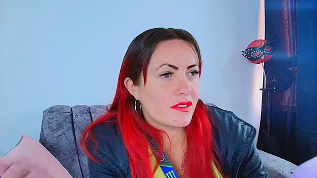 Snapshot of carolinhe_ chatting on 10/08/25, 07:22 carolinhe online show from 10/08/25, 07:22