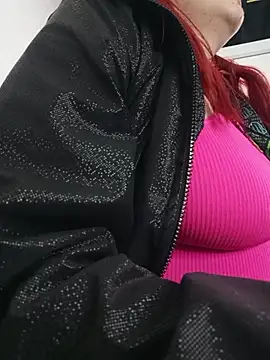 Snapshot of carolinhe_ chatting on 10/09/25, 09:35 carolinhe online show from 10/09/25, 09:35