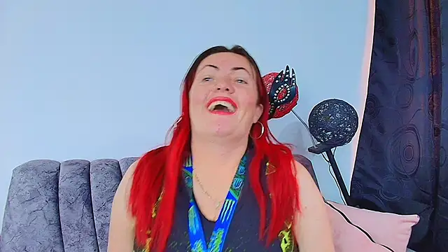 Snapshot of carolinhe_ chatting on 10/10/25, 09:03 carolinhe online show from 10/10/25, 09:03