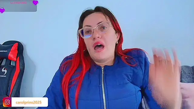 Snapshot of carolinhe_ chatting on 10/15/25, 08:09 carolinhe online show from 10/15/25, 08:09