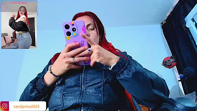 Snapshot of carolinhe_ chatting on 11/05/25, 07:58 carolinhe online show from 11/05/25, 07:58