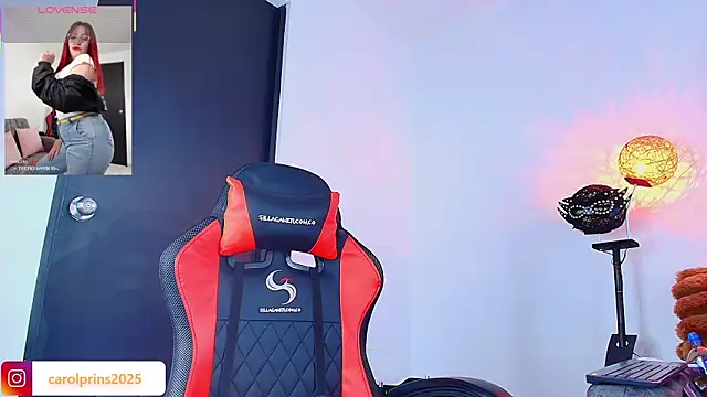 Snapshot of carolinhe_ chatting on 11/07/25, 07:58 carolinhe online show from 11/07/25, 07:58