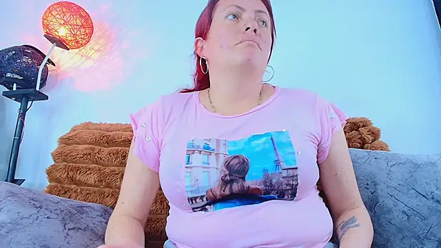 Snapshot of carolinhe_ chatting on 11/11/25, 08:09 carolinhe online show from 11/11/25, 08:09