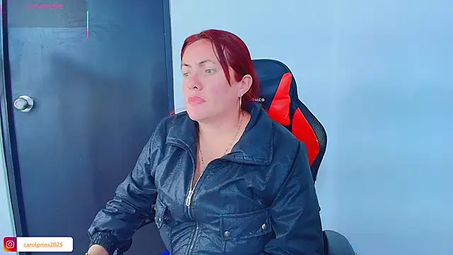 Snapshot of carolinhe_ chatting on 11/19/25, 07:58 carolinhe online show from 11/19/25, 07:58