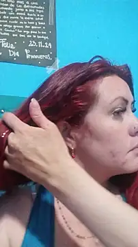 Snapshot of carolinhe_ chatting on 11/28/25, 04:31 carolinhe online show from 11/28/25, 04:31