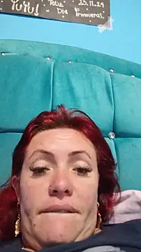 Snapshot of carolinhe_ chatting on 12/02/25, 02:45 carolinhe online show from 12/02/25, 02:45