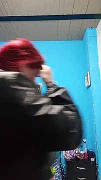 Snapshot of carolinhe_ chatting on 12/04/25, 09:12 carolinhe online show from 12/04/25, 09:12