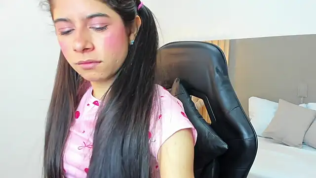 carlina 15 online show from 10/31/25, 12:17