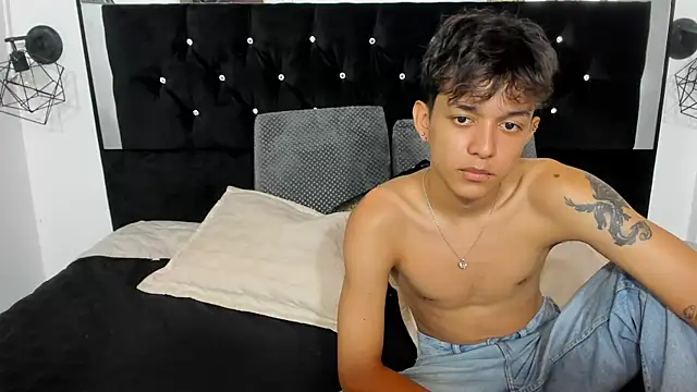 Sebas cat online show from 11/03/25, 07:59