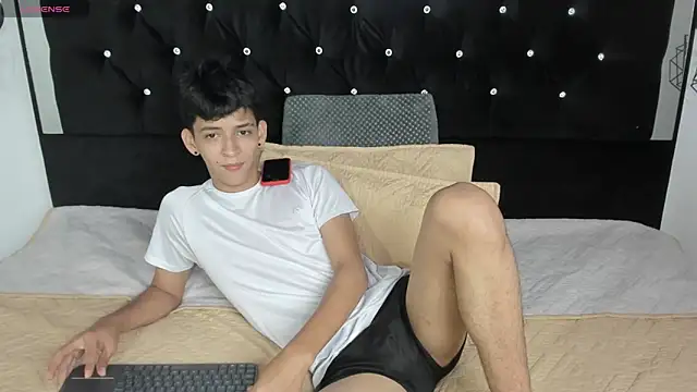 Sebas cat online show from 05/09/26, 01:55
