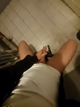 Snapshot of 777emre chatting on 09/18/25, 11:23 777emre online show from 09/18/25, 11:23