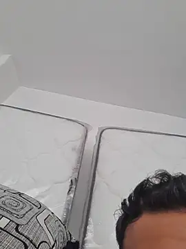 Snapshot of 777emre chatting on 10/27/25, 10:52 777emre online show from 10/27/25, 10:52