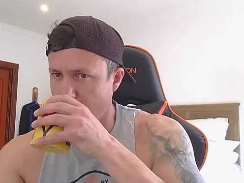 Snapshot of TroyDieselXXX chatting on 09/21/25, 07:43 TroyDieselXXX online show from 09/21/25, 07:43